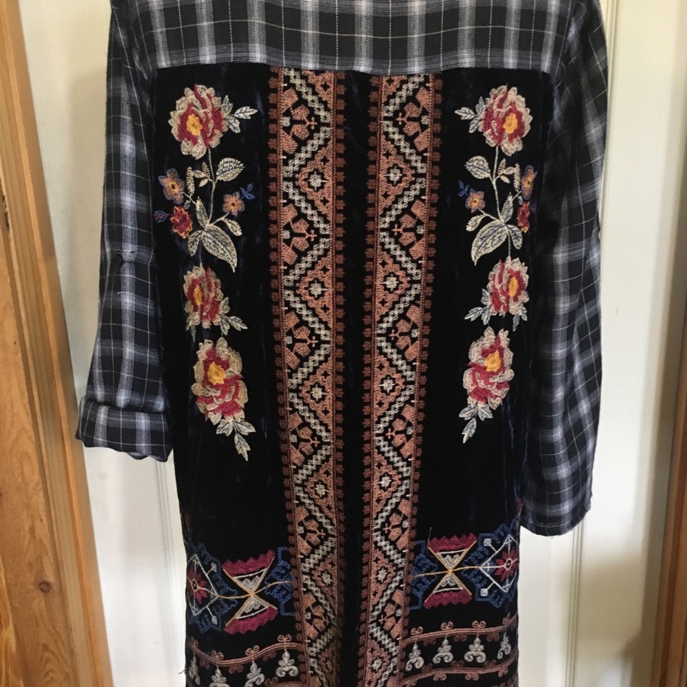 Boho beauty velvet back panel shirt.